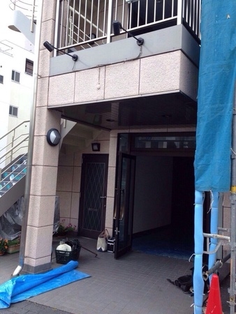 松本市内でショットバーの改装工事に着手しました。