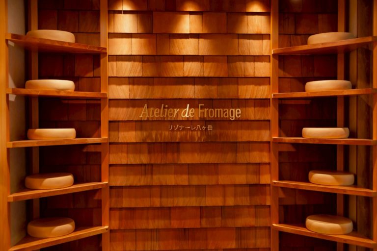 リゾナーレ八ヶ岳に「Atelier de Fromage」がオープン – 焼きたてピザやチーズ料理が楽しめるお店